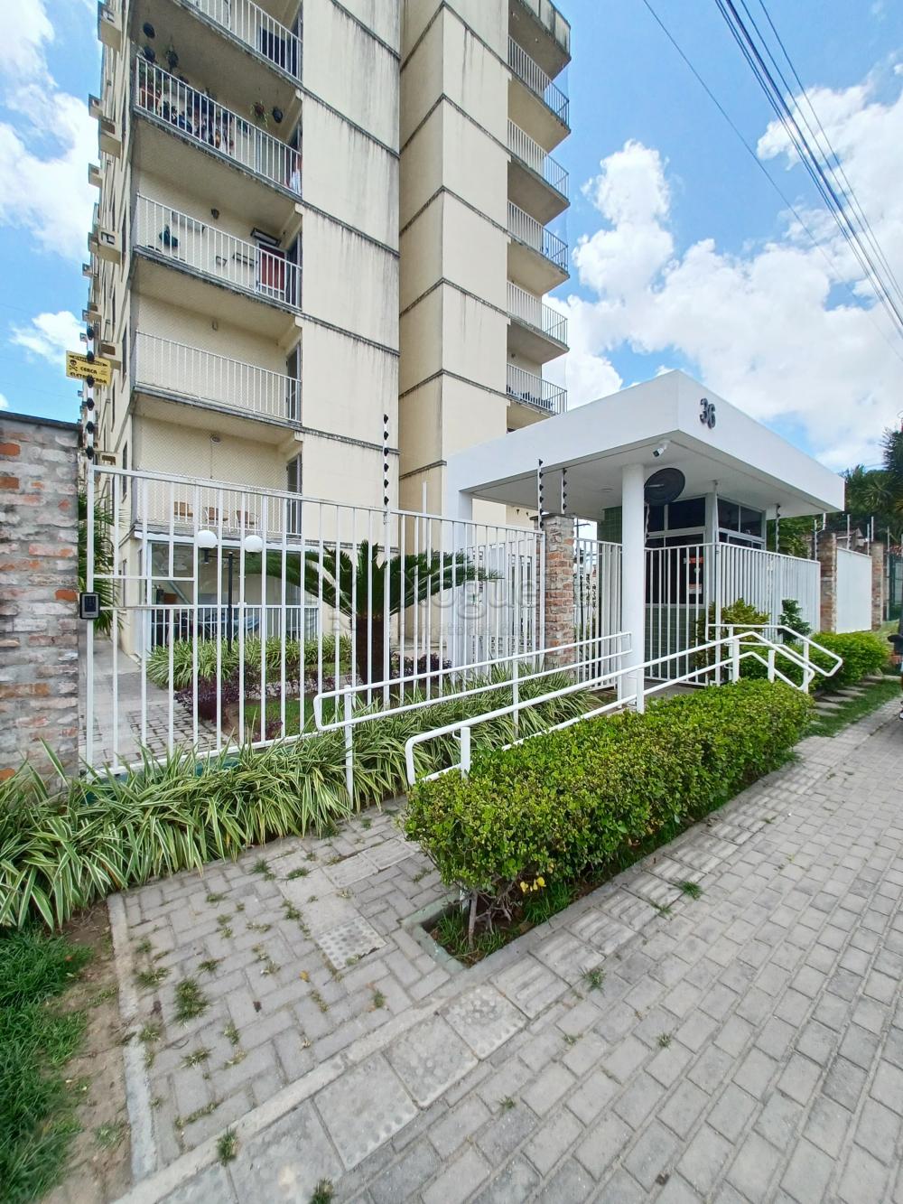 Confira este excelente apartamento para aluguel no Edifício Aurora Porto Arthur, localizado no Bloco C, na cidade de Paulista, Pernambuco!

Situado no 1º andar (apartamento 10), este imóvel oferece um espaço confortável e funcional, totalmente mobiliado. Ele conta com sala para dois ambientes, ideal para criar seu espaço de estar e jantar. Dispõe de dois dormitórios, um banheiro social e área de serviço. Para sua comodidade, o apartamento inclui uma vaga de garagem descoberta.

O condomínio oferece ótimas áreas comuns e segurança, com portaria 24h, bicicletário, gás encanado, gerador de energia e portão eletrônico. Você também poderá desfrutar de salão de festas, salão de jogos, piscina e quadra de futebol para lazer e diversão.

Não perca essa oportunidade de morar em um condomínio com lazer completo em Paulista!

Que tal agendar uma visita para conhecer o apartamento?