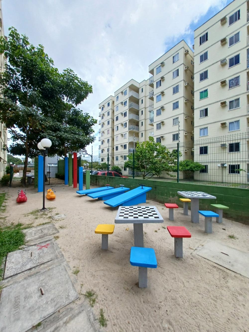Confira este excelente apartamento para aluguel no Edifício Aurora Porto Arthur, localizado no Bloco C, na cidade de Paulista, Pernambuco!

Situado no 1º andar (apartamento 10), este imóvel oferece um espaço confortável e funcional, totalmente mobiliado. Ele conta com sala para dois ambientes, ideal para criar seu espaço de estar e jantar. Dispõe de dois dormitórios, um banheiro social e área de serviço. Para sua comodidade, o apartamento inclui uma vaga de garagem descoberta.

O condomínio oferece ótimas áreas comuns e segurança, com portaria 24h, bicicletário, gás encanado, gerador de energia e portão eletrônico. Você também poderá desfrutar de salão de festas, salão de jogos, piscina e quadra de futebol para lazer e diversão.

Não perca essa oportunidade de morar em um condomínio com lazer completo em Paulista!

Que tal agendar uma visita para conhecer o apartamento?