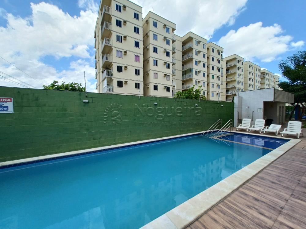 Confira este excelente apartamento para aluguel no Edifício Aurora Porto Arthur, localizado no Bloco C, na cidade de Paulista, Pernambuco!

Situado no 1º andar (apartamento 10), este imóvel oferece um espaço confortável e funcional, totalmente mobiliado. Ele conta com sala para dois ambientes, ideal para criar seu espaço de estar e jantar. Dispõe de dois dormitórios, um banheiro social e área de serviço. Para sua comodidade, o apartamento inclui uma vaga de garagem descoberta.

O condomínio oferece ótimas áreas comuns e segurança, com portaria 24h, bicicletário, gás encanado, gerador de energia e portão eletrônico. Você também poderá desfrutar de salão de festas, salão de jogos, piscina e quadra de futebol para lazer e diversão.

Não perca essa oportunidade de morar em um condomínio com lazer completo em Paulista!

Que tal agendar uma visita para conhecer o apartamento?