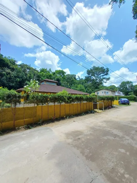 Casa com excelente localização em Aldeia, possui 255,52m² de área construída.

Imóvel possui terraço, sala para dois ambientes, três suítes uma delas reversível, escritório, um banheiro social, cozinha, dispensa,  área de serviço, banheiro de serviço, 04 vagas de garagem.

O condomínio dispõe campo de futebol, espaço fitness, piscina adulto, pista de caminhada, quadra poliesportiva, salão de festa, portaria 24 horas, câmeras de segurança.

Venha conhecer, agende sua visita!