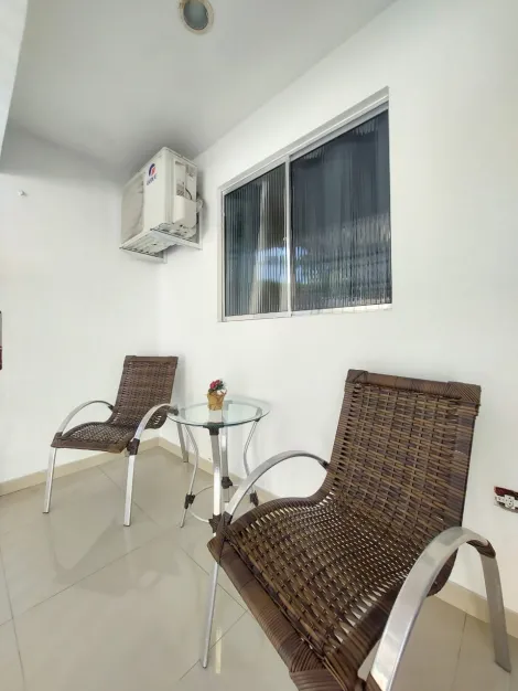 Excelente casa localizada no bairro de Candeias, com 50,28m² de área útil.

O imóvel possui terraço, sala para dois ambientes, dois quartos, banheiro social, cozinha, área de serviço e duas vagas de garagem cobertas. 

Agende sua visita!