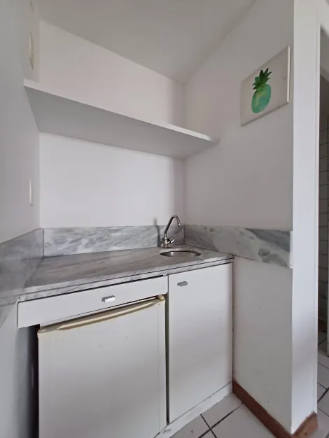Sala comercial com excelente localização na Av. Caxangá. 

O imóvel possui 27,21m² de área privativa, ampla sala, banheiro social e uma vaga de garagem coberta. 

O condomínio dispõe de recepção, portão eletrônico e gerador de energia. 

Agende sua visita!