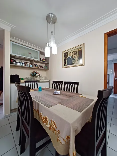 Apartamento com excelente localização, próximo a igreja da Torre!

O imóvel possui varanda, sala para dois ambientes, três quartos sendo 01 suíte, wc social, cozinha, área de serviço, quarto e banheiro de serviço e 2 vagas de garagem cobertas.

O Condomínio dispõe de área de lazer com piscina e salão de festas, além de gás encanado, gerador, medidor de água individual e portão eletrônico.

Agende sua visita!