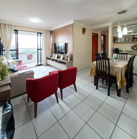 Apartamento com excelente localização, próximo a igreja da Torre!

O imóvel possui varanda, sala para dois ambientes, três quartos sendo 01 suíte, wc social, cozinha, área de serviço, quarto e banheiro de serviço e 2 vagas de garagem cobertas.

O Condomínio dispõe de área de lazer com piscina e salão de festas, além de gás encanado, gerador, medidor de água individual e portão eletrônico.

Agende sua visita!