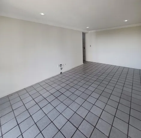 Apartamento com excelente localização na Varzea!

O imóvel possui 77,30m² de área privativa, varanda, sala para dois ambientes, 2 quartos, 1 wc social, cozinha, área de serviço, wc de serviço e 01 vaga de garagem.

O edifício dispõe de salão de festas, playground, quadra poliesportiva, bicicletário, câmeras de segurança, portaria 24h.

Agende sua visita!