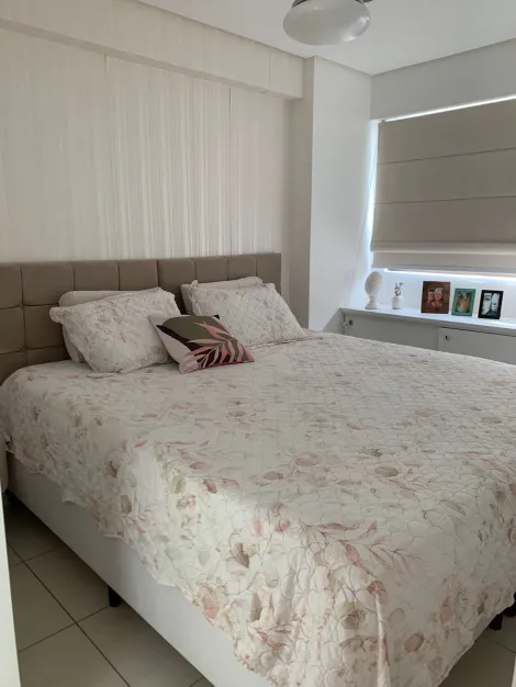 Excelente apartamento localizado no bairro de Santo Amaro, com 57,07m² de área útil.

O imóvel possui sala para dois ambientes, dois quartos sendo um suíte, wc social, cozinha, área de serviço e uma vaga de garagem coberta.

O edifício dispõe de salão de festas, salão de jogos, sauna, quadra poliesportiva, playground, piscina adulto e infantil, academia, espaço gourmet, espaço kids, churrasqueira, gás encanado, gerador, câmeras de segurança, portão eletrônico e portaria 24hs.

Agende sua visita!