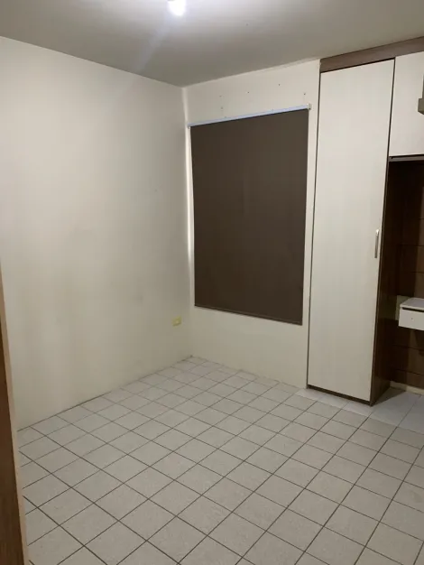 Excelente apartamento na encruzilhada!

O imóvel possui 70,85 m² de área privativa, sala para 02 ambientes, 03 quartos sendo  01 suíte reversível, banheiro social, cozinha, área de serviço, quarto de serviço, 01 vaga de garagem.

Agende agora sua visita!