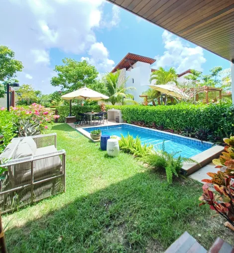 Excelente casa duplex localizada na praia dos Carneiros em condomínio beira mar com piscina privativa.

O imóvel possui 101,69m² de área útil e no térreo dispõe de sala para 2 ambientes, lavabo, cozinha, área de serviço, espaço gourmet, piscina, churrasqueira, 01 vaga de garagem.

No pavimento superior 03 quartos sendo 01 suíte com varanda, banheiro social.

O empreendimento oferece, piscina adulto e infantil, espaço kids, academia, playground, quadra tênis, salão de jogos, pista de caminhada, salão de festas e quadra poliesportiva, além de ser totalmente beira mar em um dos melhores trechos de de mar da região.

Agende agora sua visita!