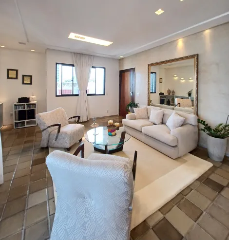 Apartamento de Alto Padrão em Boa Viagem, próximo ao mar

Imóvel possui 214,08m² de área útil e dispõe de: 

Varanda, sala ampla para três ambientes, perfeita para recepção e convivência, quatro quartos, sendo três suítes para maior conforto e privacidade, banheiro social, cozinha, área de serviço bem iluminada, com quarto e banheiro de serviço, duas vagas de garagem cobertas para maior segurança e comodidade.

Características do Condomínio:

Salão de festas, campo de futebol, playground, gás enganado, gerador, poço artesiano, portaria 24 horas, portão eletrônico.
Condomínio incluso água e gás;

Agende sua visita!