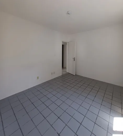Apartamento à venda em Boa Viagem com 80,89m² de área privativa. 

Conta com 3 quartos, 1 banheiro social, área de serviço, banheiro e dormitório de serviço. Possui 1 vaga de garagem coberta.

O condomínio oferece portão eletrônico e churrasqueira, garantindo mais segurança e praticidade no dia a dia.

*Consultar Viabilidade da Venda