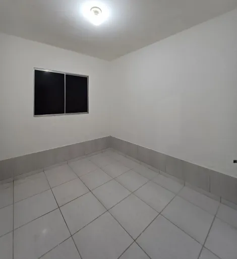 Casa em condomínio com 52,63m² de área construída, localizada no bairro de Pau Amarelo. 

O imóvel dispõe de sala para dois ambientes, dois quantos, banheiro social, cozinha, área de serviço e uma vaga de garagem. 

Agende sua visita!