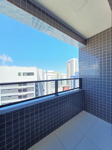 Excelente apartamento localizado em Boa Viagem, com 45m² de área útil.

O imóvel possui varanda, sala para dois ambientes, 2 quartos sendo 1 suíte, banheiro social e cozinha.
Edf conta com área gourmet, brinquedoteca, área de convivência, piscina, academia equipada, quadra, portaria, portão eletrônico, e câmeras de segurança.

Agende sua visita!