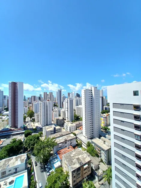 Excelente apartamento localizado em Boa Viagem, com 45m² de área útil.

O imóvel possui varanda, sala para dois ambientes, 2 quartos sendo 1 suíte, banheiro social e cozinha.
Edf conta com área gourmet, brinquedoteca, área de convivência, piscina, academia equipada, quadra, portaria, portão eletrônico, e câmeras de segurança.

Agende sua visita!