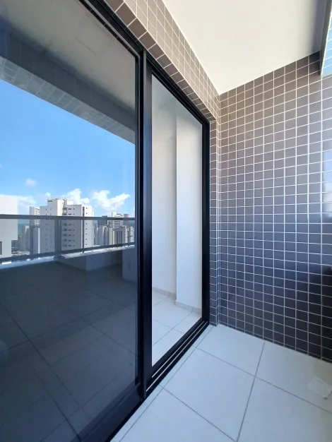 Excelente apartamento localizado em Boa Viagem, com 45m² de área útil.

O imóvel possui varanda, sala para dois ambientes, 2 quartos sendo 1 suíte, banheiro social e cozinha.
Edf conta com área gourmet, brinquedoteca, área de convivência, piscina, academia equipada, quadra, portaria, portão eletrônico, e câmeras de segurança.

Agende sua visita!