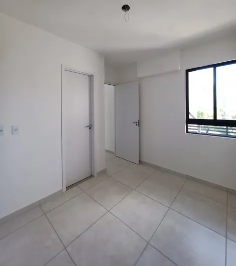 Apartamento com excelente localização na imbiribeira!

O imóvel possui 42,94m², varanda, sala para dois ambientes, dois quartos sendo uma suíte reversível, wc social, cozinha, área de serviço e uma vaga de garagem.

O edifício dispõe de piscina, salão de festas, academia, churrasqueira, espaço kids, bicicletário, playground, gerador, portaria e portão eletrônico.

Agende sua visita!
