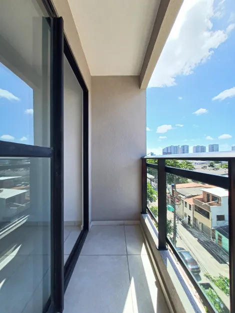 Apartamento com excelente localização na imbiribeira!

O imóvel possui 42,94m², varanda, sala para dois ambientes, dois quartos sendo uma suíte reversível, wc social, cozinha, área de serviço e uma vaga de garagem.

O edifício dispõe de piscina, salão de festas, academia, churrasqueira, espaço kids, bicicletário, playground, gerador, portaria e portão eletrônico.

Agende sua visita!