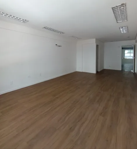 Ótima sala em empresarial no Bairro de Boa Viagem, possui 36,90m² de área construída.

Com excelente localização e estrutura, conta com garagem coberta e copa, bem como recepção das 8h às 18h.

Venha conhecer, agenda sua visita!