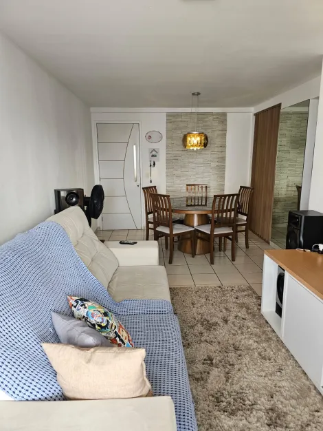Apartamento com excelente localização em Candeias!

O Imóvel possui 87,00m², varanda, sala para dois ambientes, três quartos sendo um suíte, cozinha, área e banheiro de serviço e duas vagas de garagem.

O edifício dispõe de churrasqueira, playground, salão de festa. portaria e portão eletrônico.

Agende sua visita!