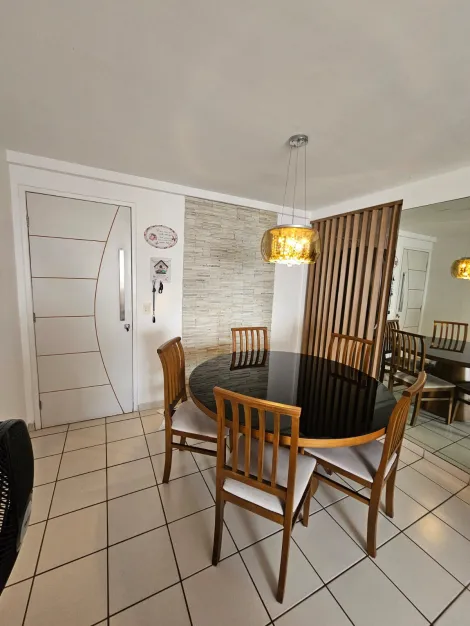 Apartamento com excelente localização em Candeias!

O Imóvel possui 87,00m², varanda, sala para dois ambientes, três quartos sendo um suíte, cozinha, área e banheiro de serviço e duas vagas de garagem.

O edifício dispõe de churrasqueira, playground, salão de festa. portaria e portão eletrônico.

Agende sua visita!