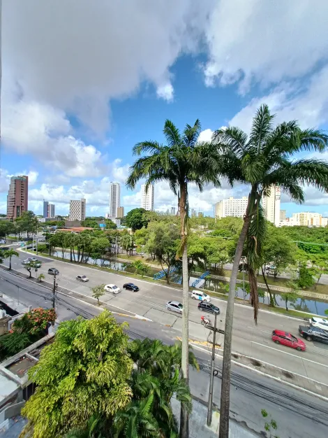 Sala 201 - Sobrado Empresarial: Seu Negócio no Coração de Recife!
Encontre o espaço ideal para sua empresa na Sala 201 do Sobrado Empresarial. Uma localização privilegiada em Recife com tudo que você precisa para o sucesso.

Diferenciais que Impulsionam seu Negócio:
Localização Estratégica: Acesso fácil para clientes e colaboradores.
Infraestrutura Completa: Portaria, gerador para elevadores (garantindo o funcionamento ininterrupto) e 1 vaga de garagem coberta e rotativa.
Versatilidade: Perfeita para diversos tipos de negócios, como consultórios e escritórios.

Agende sua visita e venha conhecer a Sala 201!