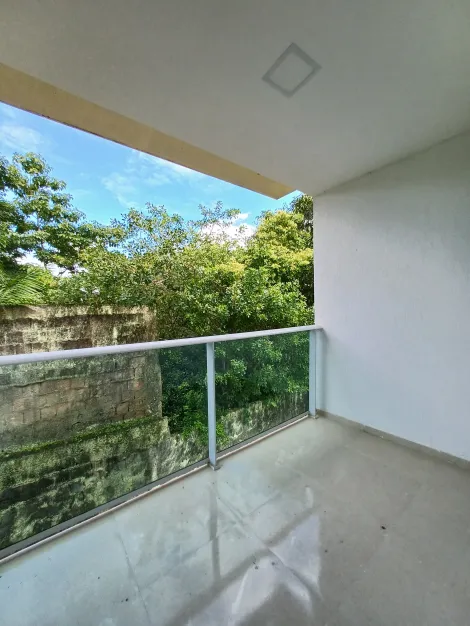 Descubra o lar perfeito para sua família neste charmoso imóvel localizado no Privê Laranjeiras, um condomínio que oferece tranquilidade e segurança.

A casa conta com 2 vagas de garagem descobertas e fixas, garantindo praticidade para seus veículos. Ao entrar, você será recebido por uma sala espaçosa com dois ambientes, ideal para criar distintos espaços de convívio e entretenimento.

A residência dispõe de três quartos, todos eles suítes, proporcionando privacidade e conforto para todos os moradores. Além das suítes, o imóvel também possui um banheiro social adicional.

Venha viver com qualidade de vida no Privê Laranjeiras!