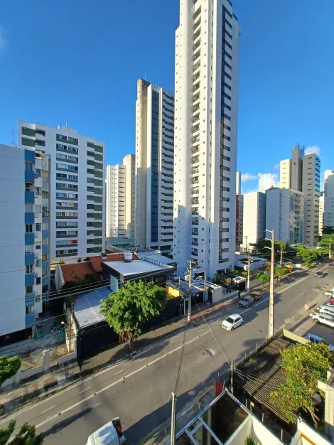 Confira este aconchegante apartamento mobiliado no Edifício Studio One Classic, perfeito para quem busca praticidade e conforto sem se preocupar com a mudança!

Localizado no 4º andar, este imóvel conta com sala para dois ambientes, ideal para criar seu espaço de estar e jantar. Possui um quarto, um banheiro social, cozinha com gás encanado e área de serviço. Para sua comodidade, o apartamento dispõe de uma vaga de garagem coberta.

O condomínio oferece ótimas áreas comuns para seu lazer e segurança: piscina, churrasqueira, câmeras de segurança e portão eletrônico.

Não perca essa oportunidade! Agende sua visita.