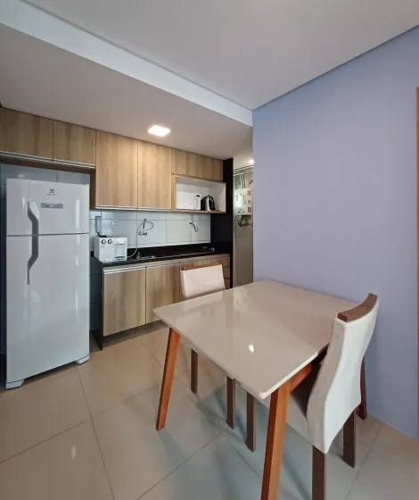 Confira este aconchegante apartamento mobiliado no Edifício Studio One Classic, perfeito para quem busca praticidade e conforto sem se preocupar com a mudança!

Localizado no 4º andar, este imóvel conta com sala para dois ambientes, ideal para criar seu espaço de estar e jantar. Possui um quarto, um banheiro social, cozinha com gás encanado e área de serviço. Para sua comodidade, o apartamento dispõe de uma vaga de garagem coberta.

O condomínio oferece ótimas áreas comuns para seu lazer e segurança: piscina, churrasqueira, câmeras de segurança e portão eletrônico.

Não perca essa oportunidade! Agende sua visita.
