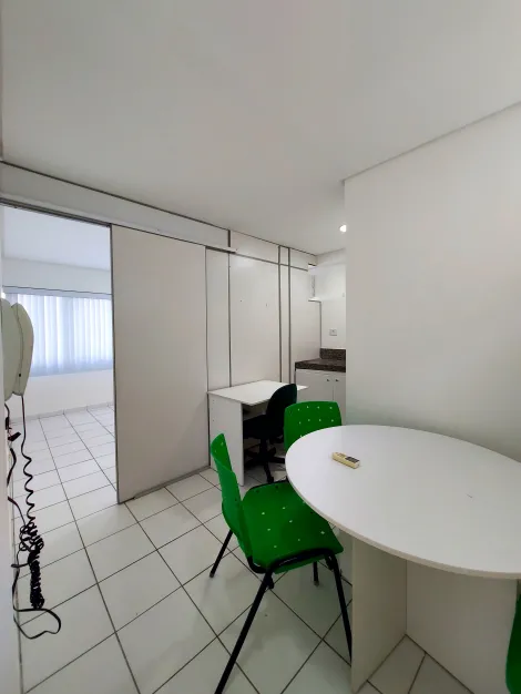 Procurando o local ideal para o seu negócio? Confira esta excelente sala comercial para aluguel no Sobrado Empresarial, localizado no bairro do Espinheiro, em Recife, Pernambuco!

Situada no 8º andar, este espaço foi projetado para otimizar sua produtividade, contando com uma sala ampla, dividida em três ambientes, perfeita para diferentes configurações de trabalho ou atendimento. O imóvel dispõe de um banheiro e oferece o conforto de uma vaga de garagem coberta.

O condomínio oferece infraestrutura pensada para o dia a dia corporativo, com recepção para atender seus clientes e visitantes, e copa para o uso dos seus colaboradores.

Não perca a oportunidade de estabelecer ou expandir sua empresa em um dos bairros mais tradicionais e bem localizados de Recife!