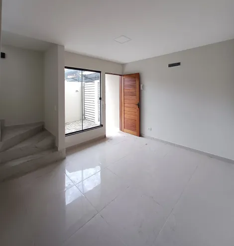 Sala Comercial em Porto de Galinhas ? Condomínio Fechado!

Excelente sala comercial disponível em condomínio seguro e bem localizado. Ideal para escritórios, consultórios ou pequenos negócios.

Sala ampla e ventilada
1 quarto com varanda  (pode ser adaptado como sala de reuniões ou espaço de atendimento)
2 banheiros
Área de serviço funcional
1 vaga de garagem

Ambiente tranquilo, ótimo para trabalhar com conforto e segurança.
Agende sua visita!