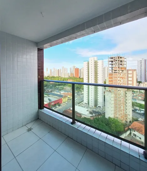 Apartamento com excelente localização no bairro da Tamarineira.

O imóvel possui 77,51m² de área construída, com móveis fixos, varanda ampla, sala para dois ambientes, com três quartos sendo um suíte, cozinha, um banheiro e área de serviço. Dispõe de uma vaga de garagem.

Edifício com área de lazer composto por piscina, espaço kids, churrasqueira, área fitness, quadra poliesportiva e salão de festa.

Agende já sua visita!